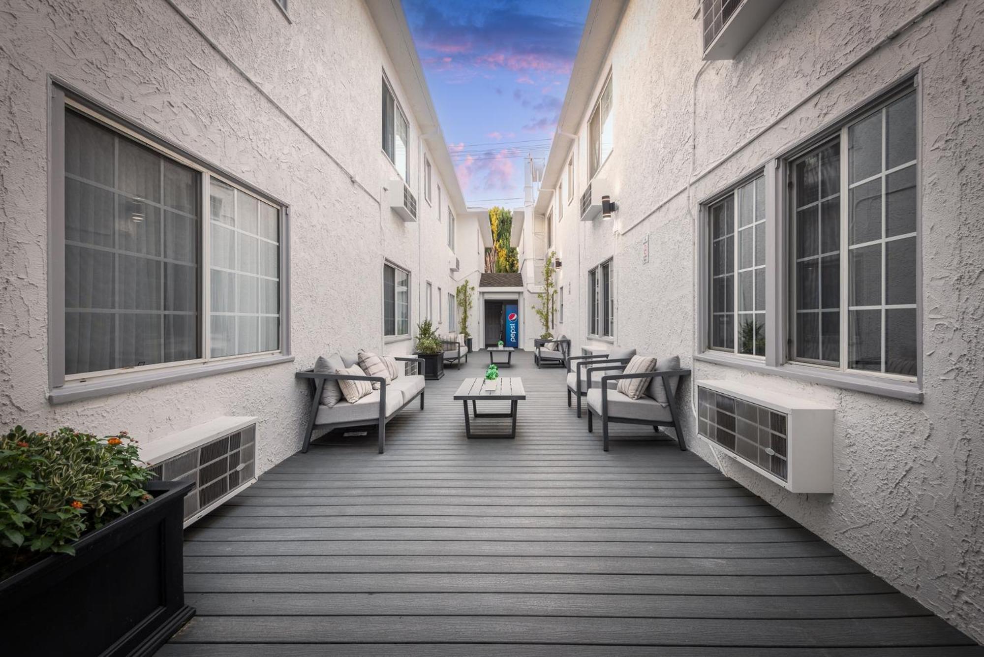 Wilshire Crest Hotel Los Angeles Exterior foto
